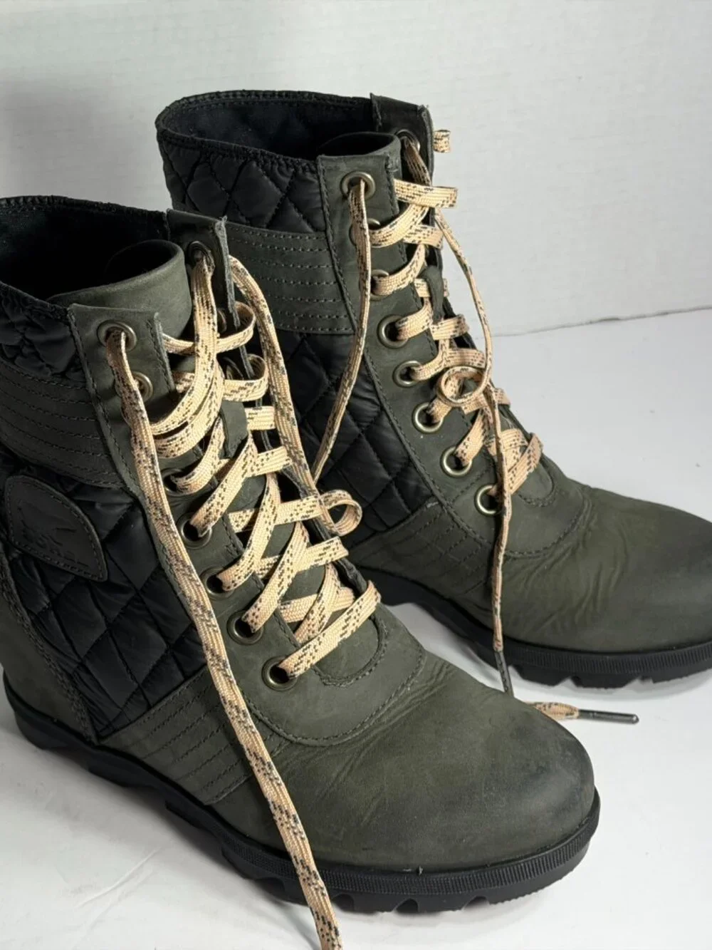WOMENS SIZE 8.5 SOREL BOOTS